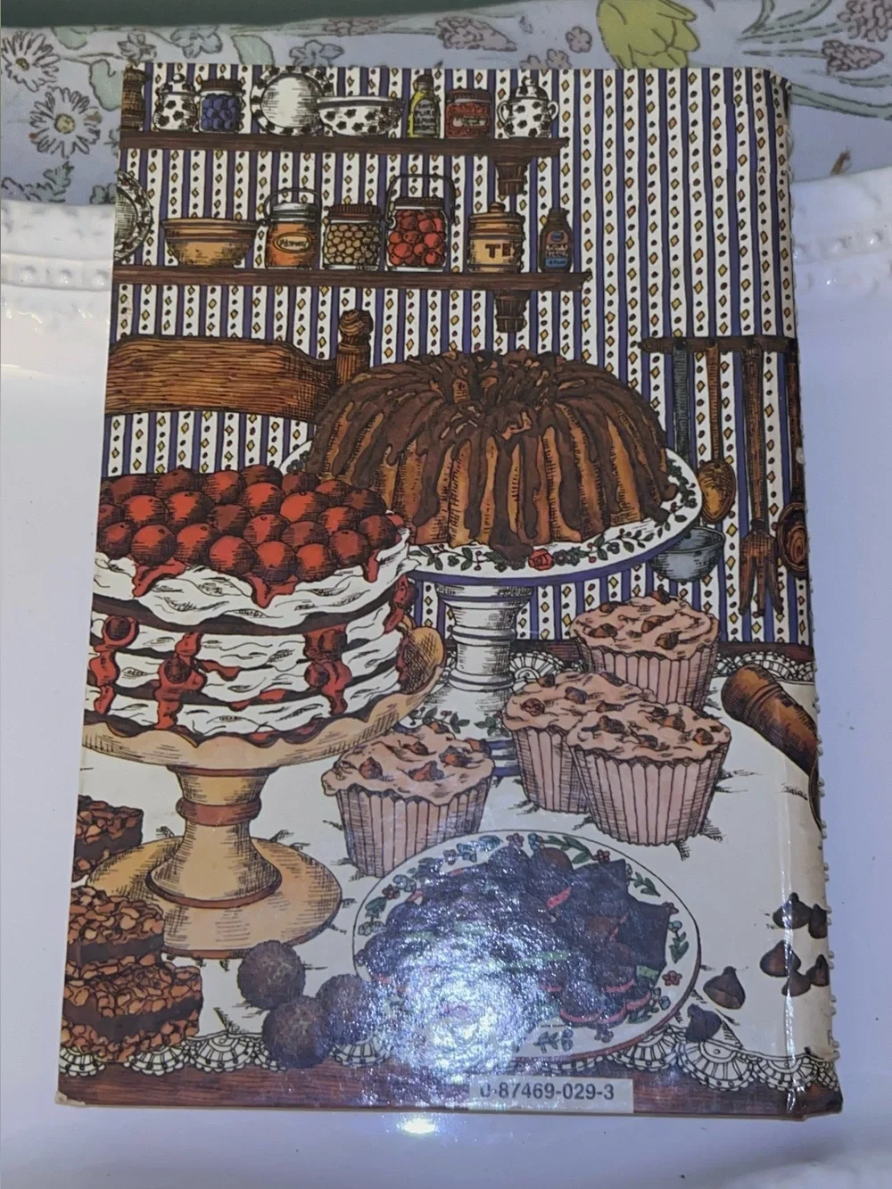 Vintage Nestle Toll House Heritage Cookbook- First Printing